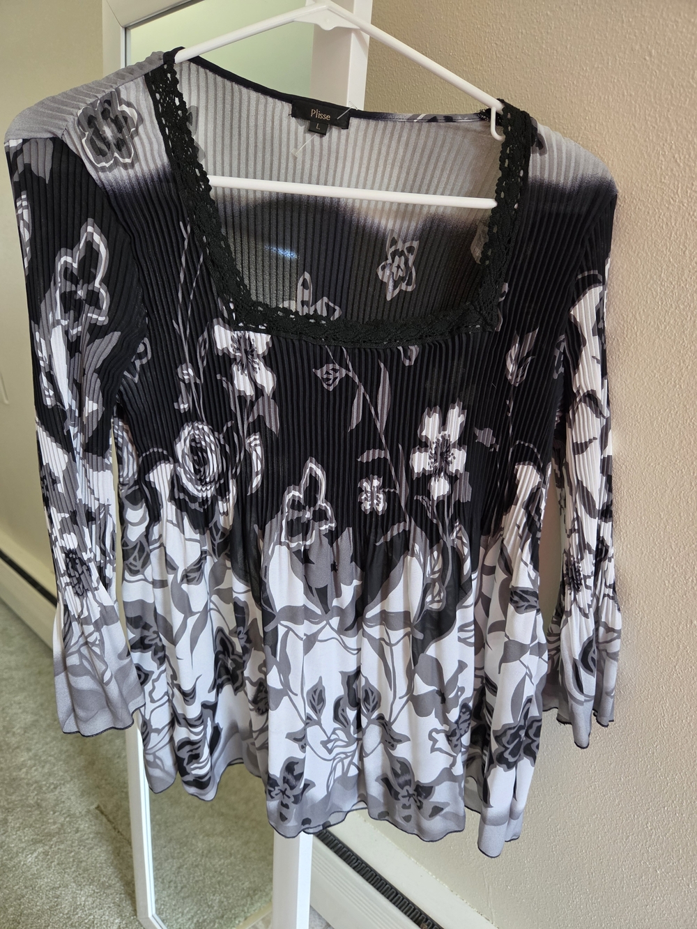 Plisse Black & White Floral Long-Sleeve Scoop Neck Top